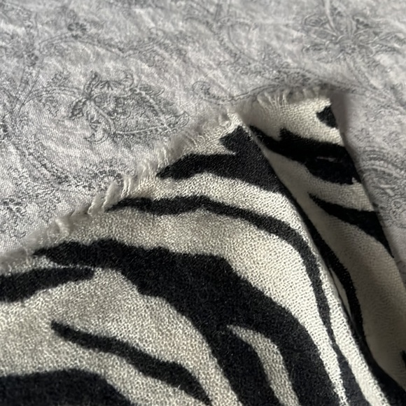 Yarnz Zebra 100% Cashmere Scarf  Wrap animal print - Picture 7 of 9